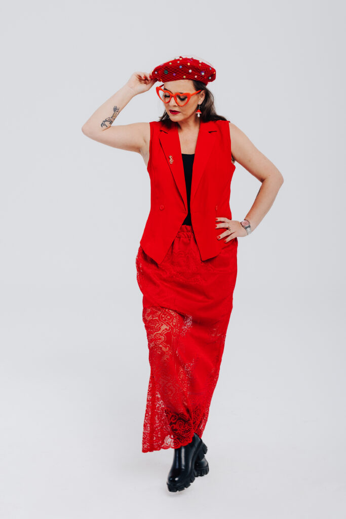 Spódnica czerwień koronka