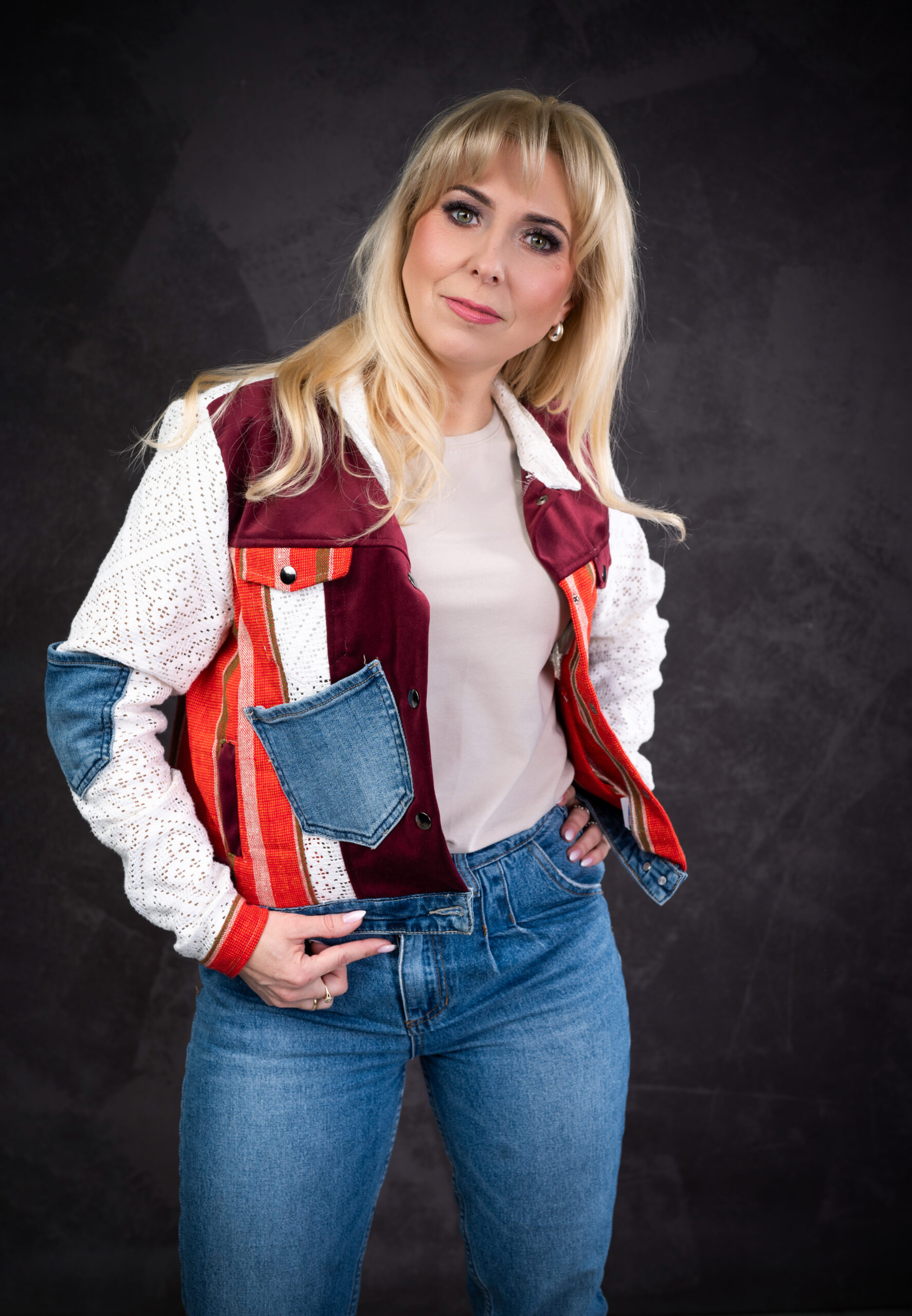 Króciutka kurtka koronka